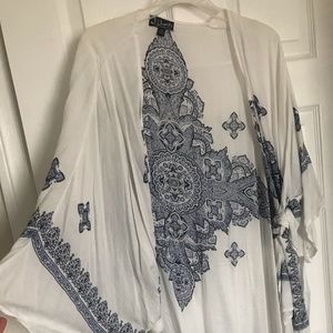 White kimono - blue designs - loose ties sleeves